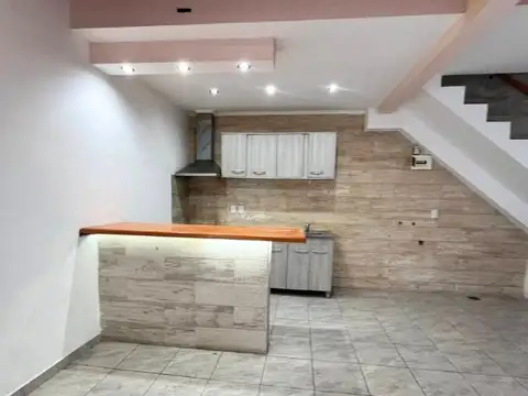 Depto Tipo Casa en Alquiler de 3 ambientes