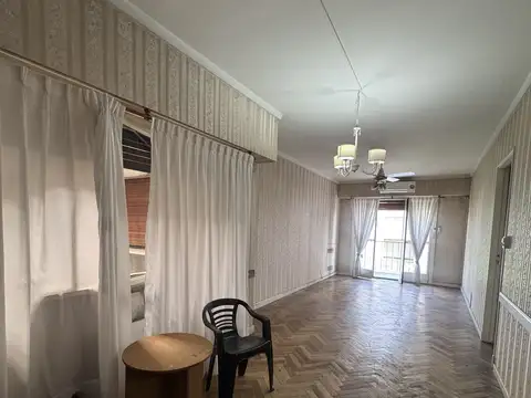 Departamento 4 ambientes c/ balcón al frente