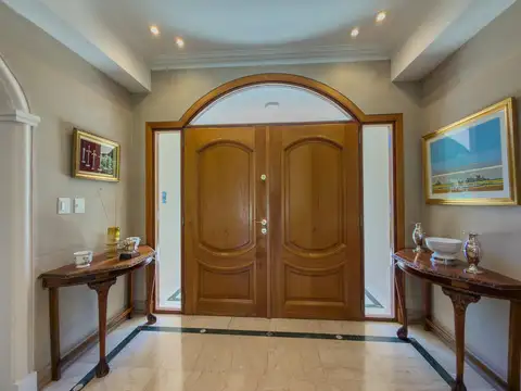 Casa 6 ambientes con 4 baños