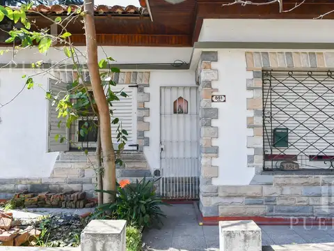 VENTA DE DOS CASAS EN EL MISMO TERRENO  JOSE MARMOL KING AL 800