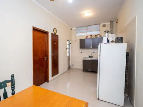 2 dorm, cochera, patio y quincho en B° Roma