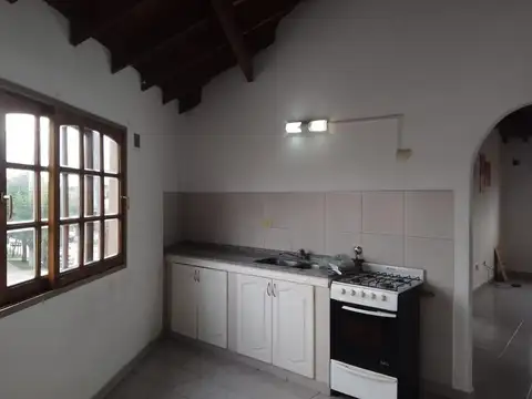 Hermoso y amplio dos ambientes en primer piso x escalera.