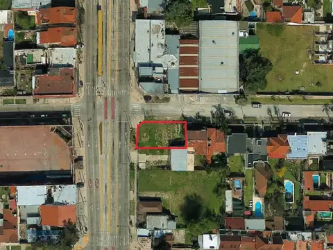 Av. Calchaquí esq. Lafinur 3100