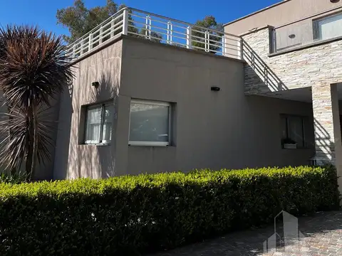 Casa 5 ambientes con pileta en venta Fincas de Iraola II