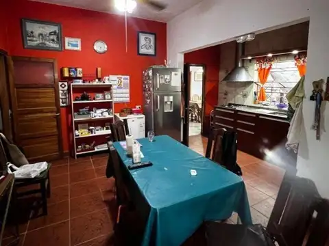 Casa 4 ambientes con 2 baños