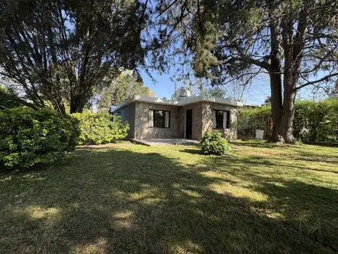Increible casa en Barrio Parque Exaltación. 1500mt de parque. 3 dormitorios. Galeria. Doble Pis...
