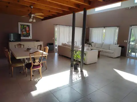 Casa en Alquiler Temporal con 2 cocheras