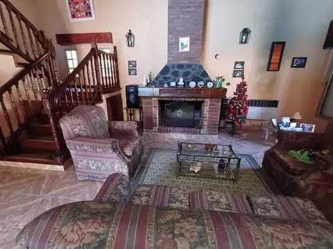 Casa 6 ambientes con 4 baños