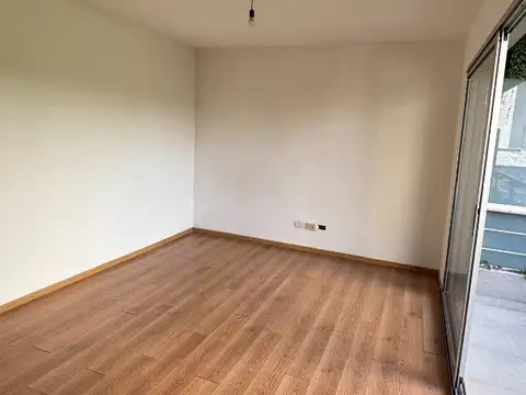 Mexico 2400, Piso 1°