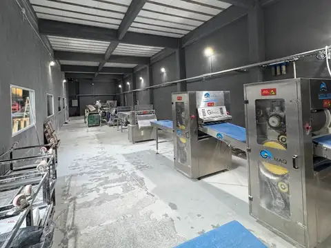 Venta - Deposito con vivienda - Villa Sarmiento