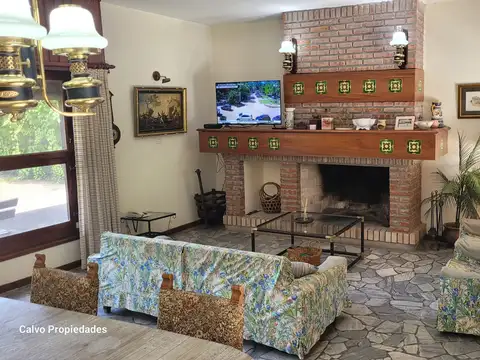 Amplio Chalet barrio norte Todos los servicios, gran parque