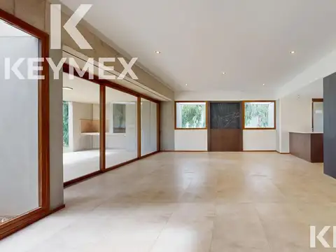 Casa en Alquiler con 2 cocheras