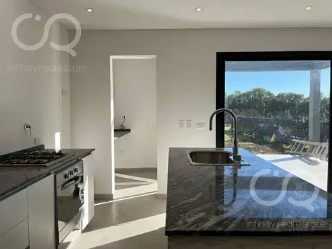 Casa 5 ambientes con 3 baños