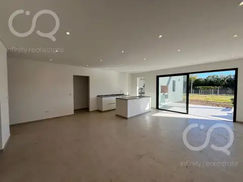 Casa en Venta en Pilar del Este - Santa Lucia, USD 195.000