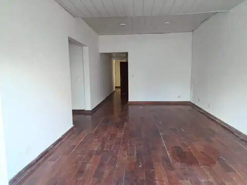 Depto Tipo Casa 4 ambientes con 2 baños