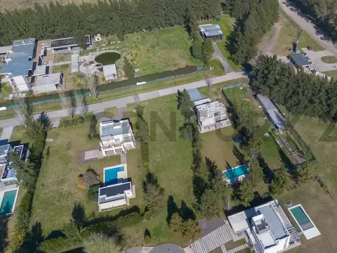 Lote en venta en Miralagos II en La Plata 919 m²