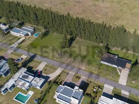 Lote en venta en Miralagos II en La Plata 919 m²