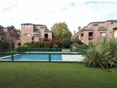 Venta Monoambiente con Jardin y Cochera en Pilar