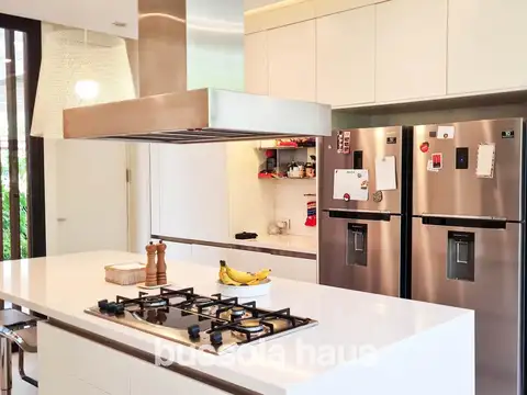 Casa en Venta en Albanueva, USD 2.400.000