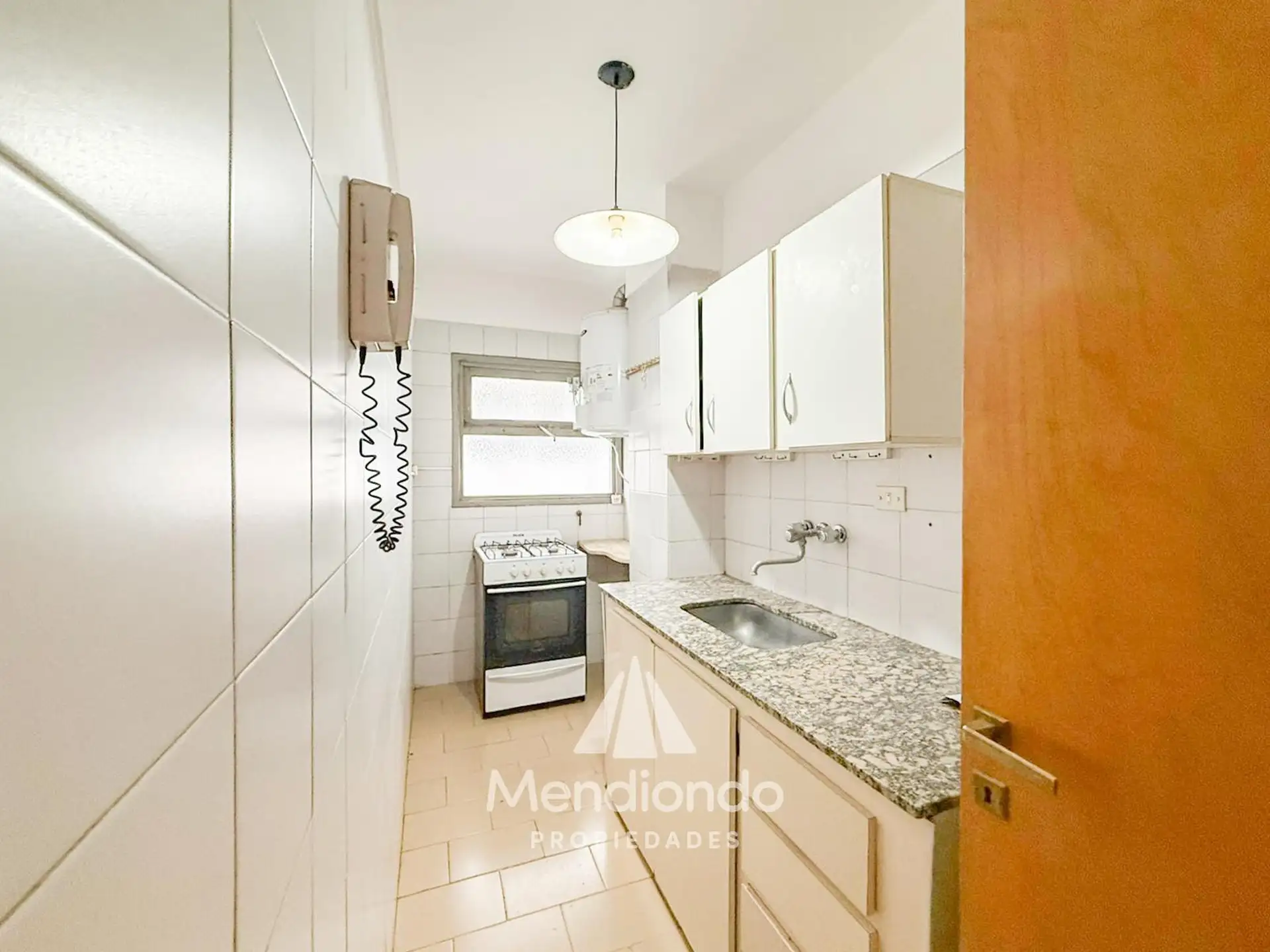 Depto 2 amb, 32m² en zona Aldrey, con cocina separada y placard