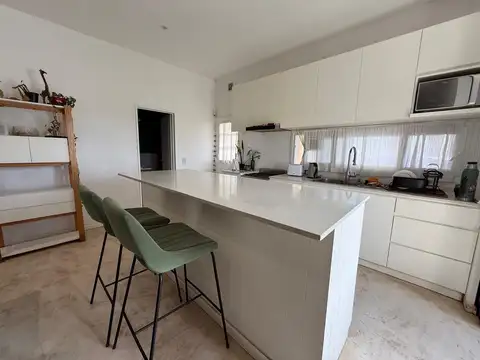 Casa en Alquiler Temporal con 2 cocheras