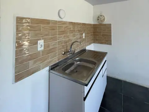 Casa 2 ambientes con 1 baño
