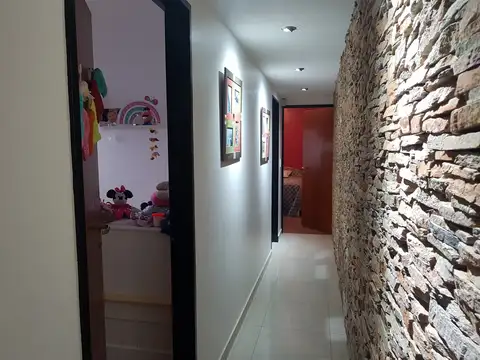 ESPECTACULAR CASA EN LOTE PROPIO TOTALMENTE HECHA A NUEVA, NO DEJE DE VERLA, GRAN COCINA, 3 BAÑOS.