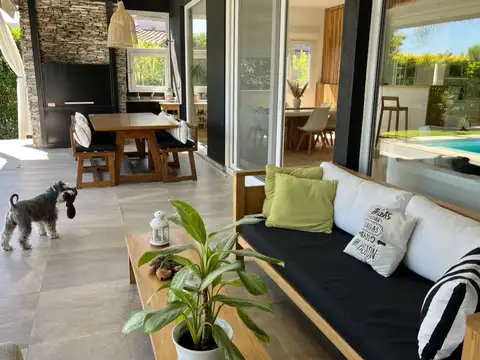 Casa 5 ambientes con 4 baños
