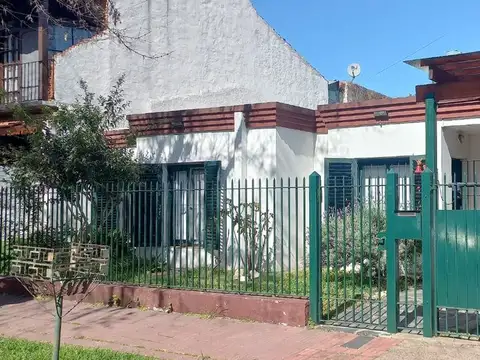 Casa de 4 ambientes en venta en Martinez