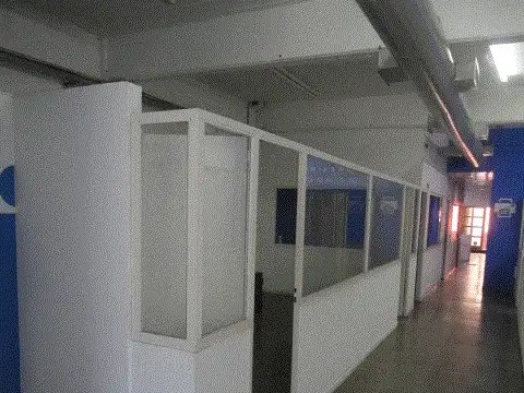 EXCELENTE LOCAL 300 M2 IDEAL OFICINAS "SIN EXPENSAS" (ABL $10000 INCLUIDOS)