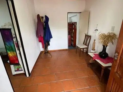 Casa 6 ambientes con 2 baños