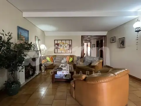 Venta- Casa 5 amb- Humberto Primo 28- Temperley