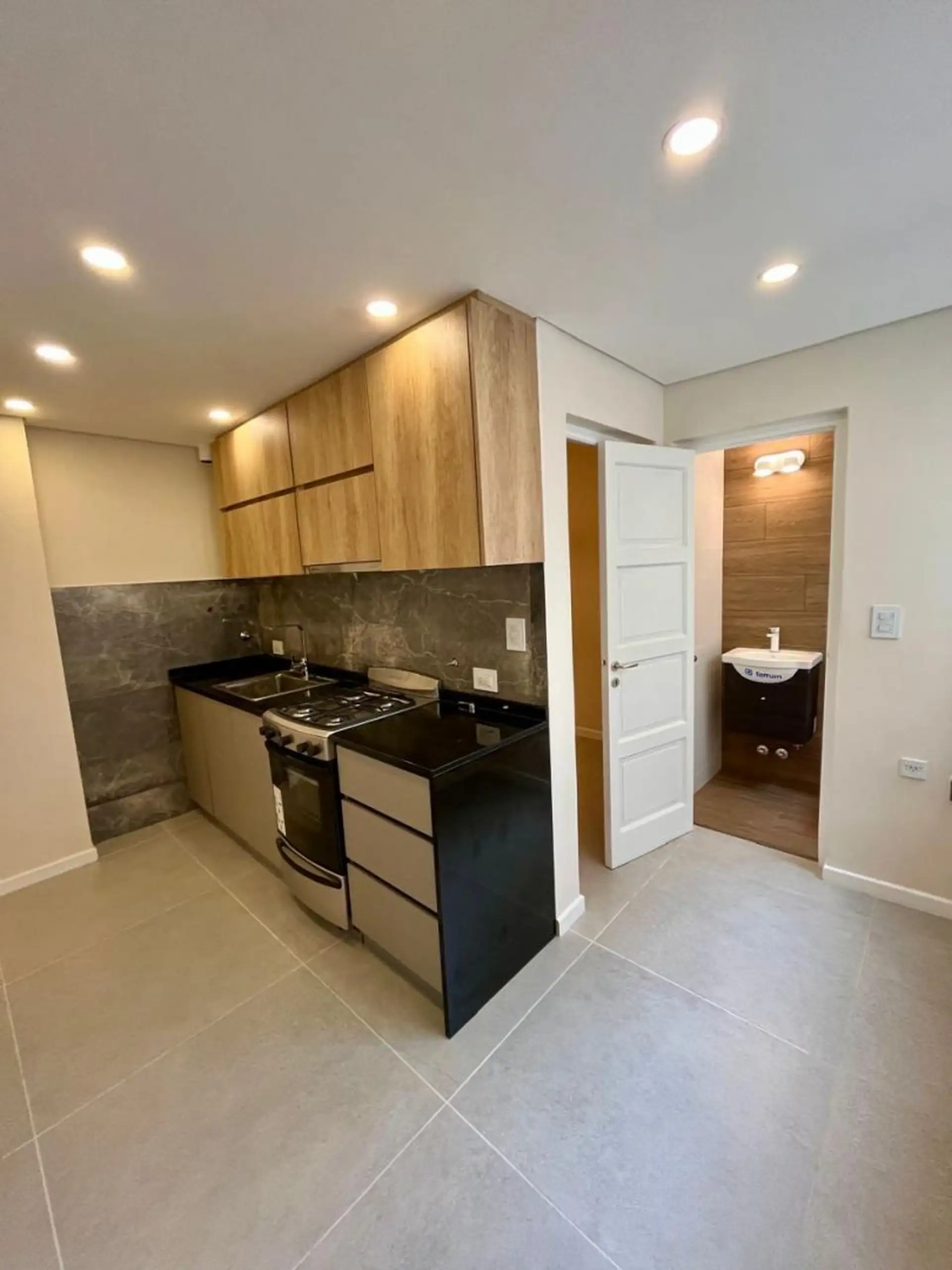 Departamento en venta 3 ambientes con dependencia y balcón - Centro