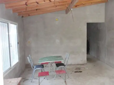 Casa 3 ambientes con 1 baño