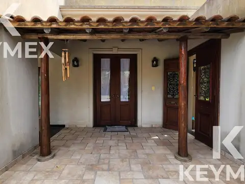 Casa en Venta con 3 cocheras