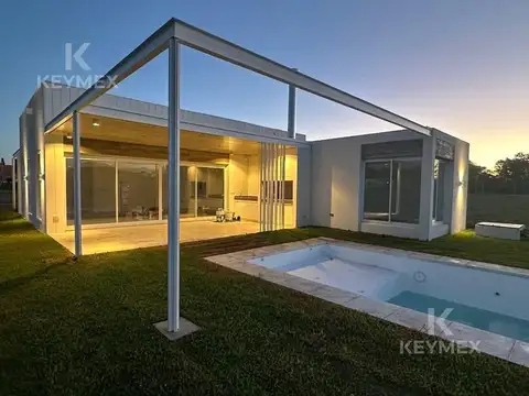 Casa 5 ambientes con 3 baños