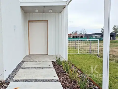 Casa en Venta en Pilar Del Este - Santa Sofia, USD 234.000