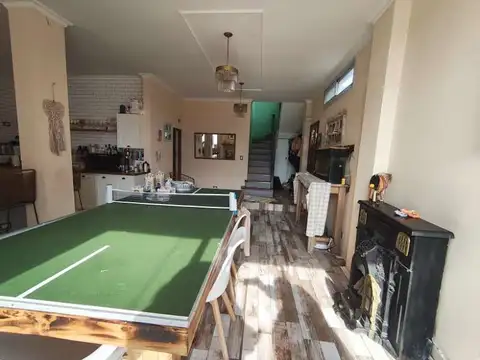 Casa 5 ambientes con 2 baños