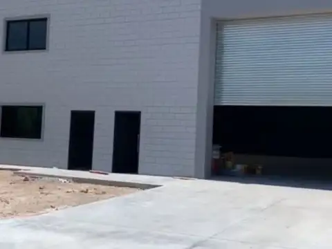 Nave industrial de 1500 m²  Parque Industrial Moreno