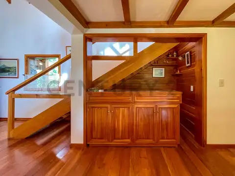 Casa 7 ambientes con 2 baños