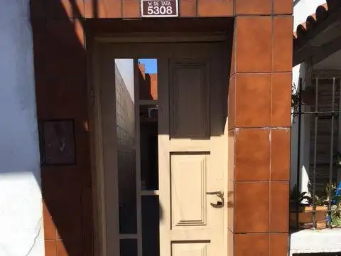 PH. 2 amb. en Caseros lado Norte