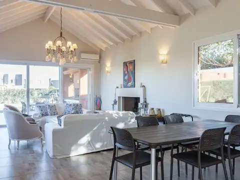 VENTA CASA 5 AMB. EL CANTÓN ISLAS, ESCOBAR PERMUTA
