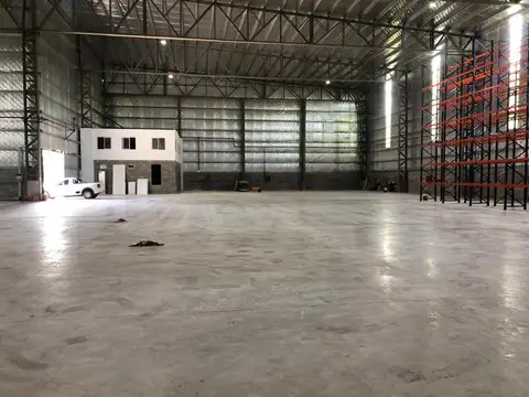 Excelente planta industrial/Logistica desarrollada en lote de esquina de 4000 m2 posee Trifásica T2