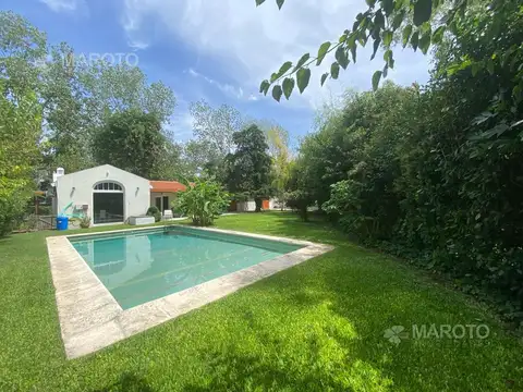 Casa en Venta con 2 cocheras