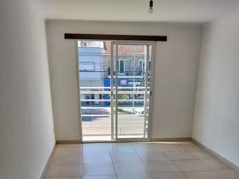 Av Jara 1800, Piso 1