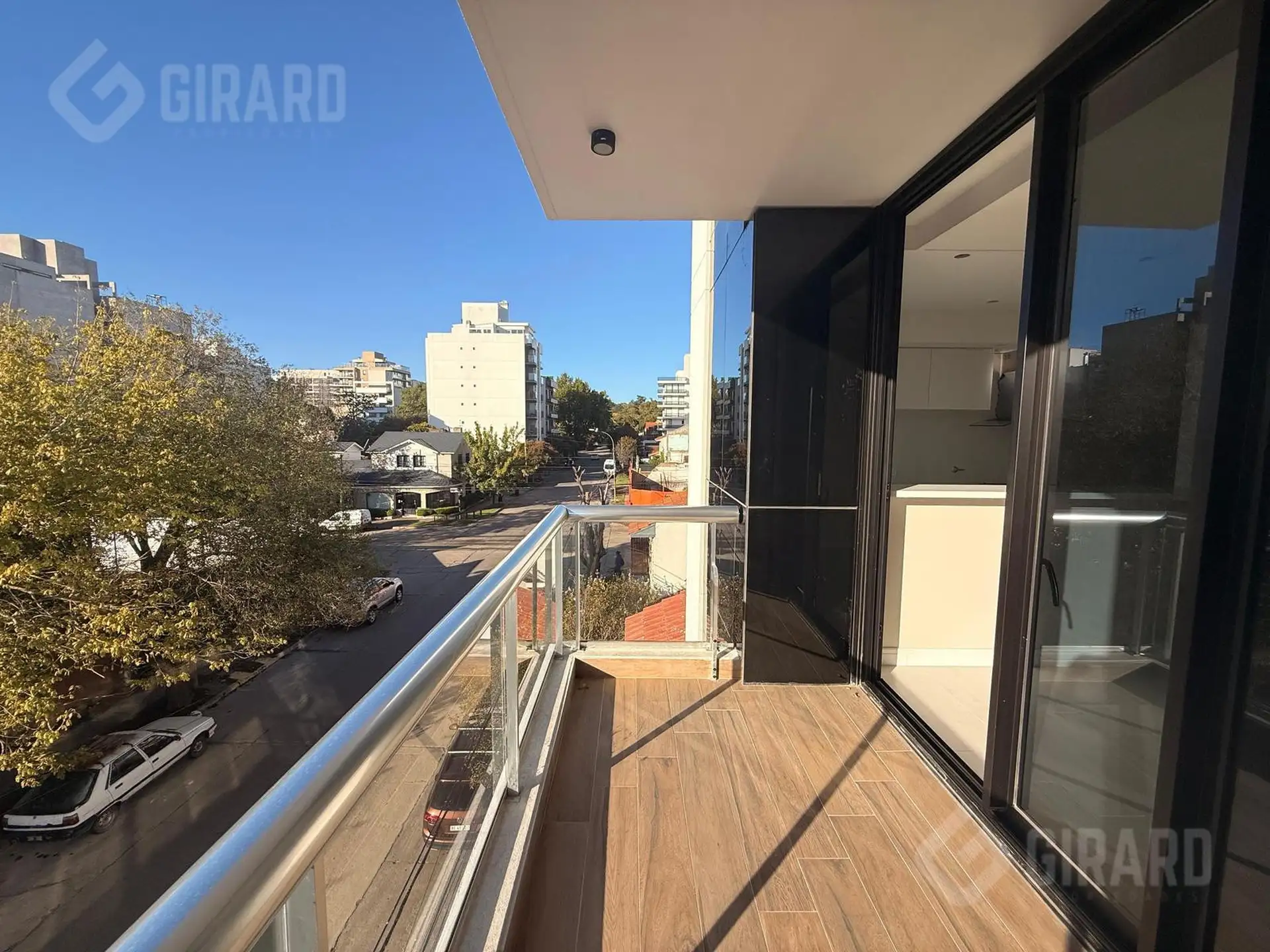 Depto 3 amb, 100m² con cochera y balcón — zona Guemes