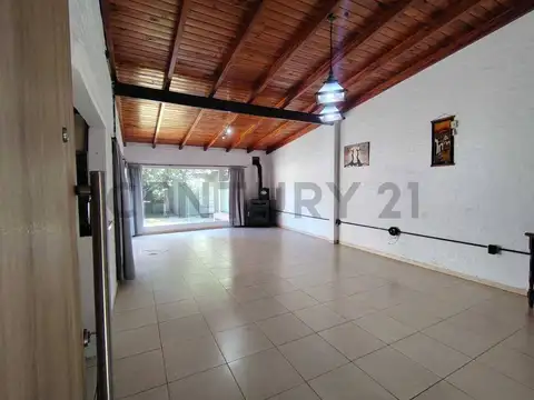 Casa en Venta con 2 cocheras