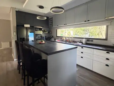 Casa 5 ambientes con 3 baños