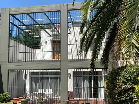 Casa en Venta con 2 cocheras
