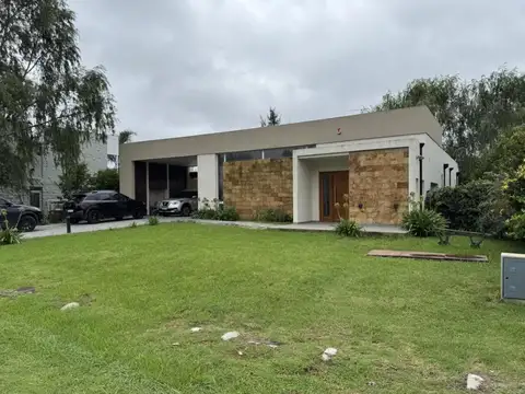 Casa 5 ambientes con 2 baños